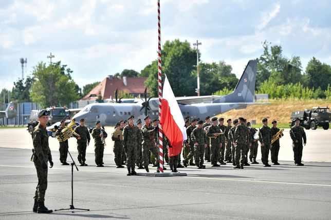 Wrocław, 30.06.2021. Uroczyste powitanie żołnierzy wracających z ostatniej zmiany w ramach Polskiego Kontyngentu Wojskowego w Afganistanie, 30 bm. we Wrocławiu. (amb) PAP/Maciej Kulczyński