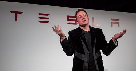 Tesla znów obrywa rykoszetem. Duży spadek po politycznej zapowiedzi Muska