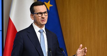 Mateusz Morawiecki "może zrezygnować". Marszałek senior wskazuje rozwiązanie