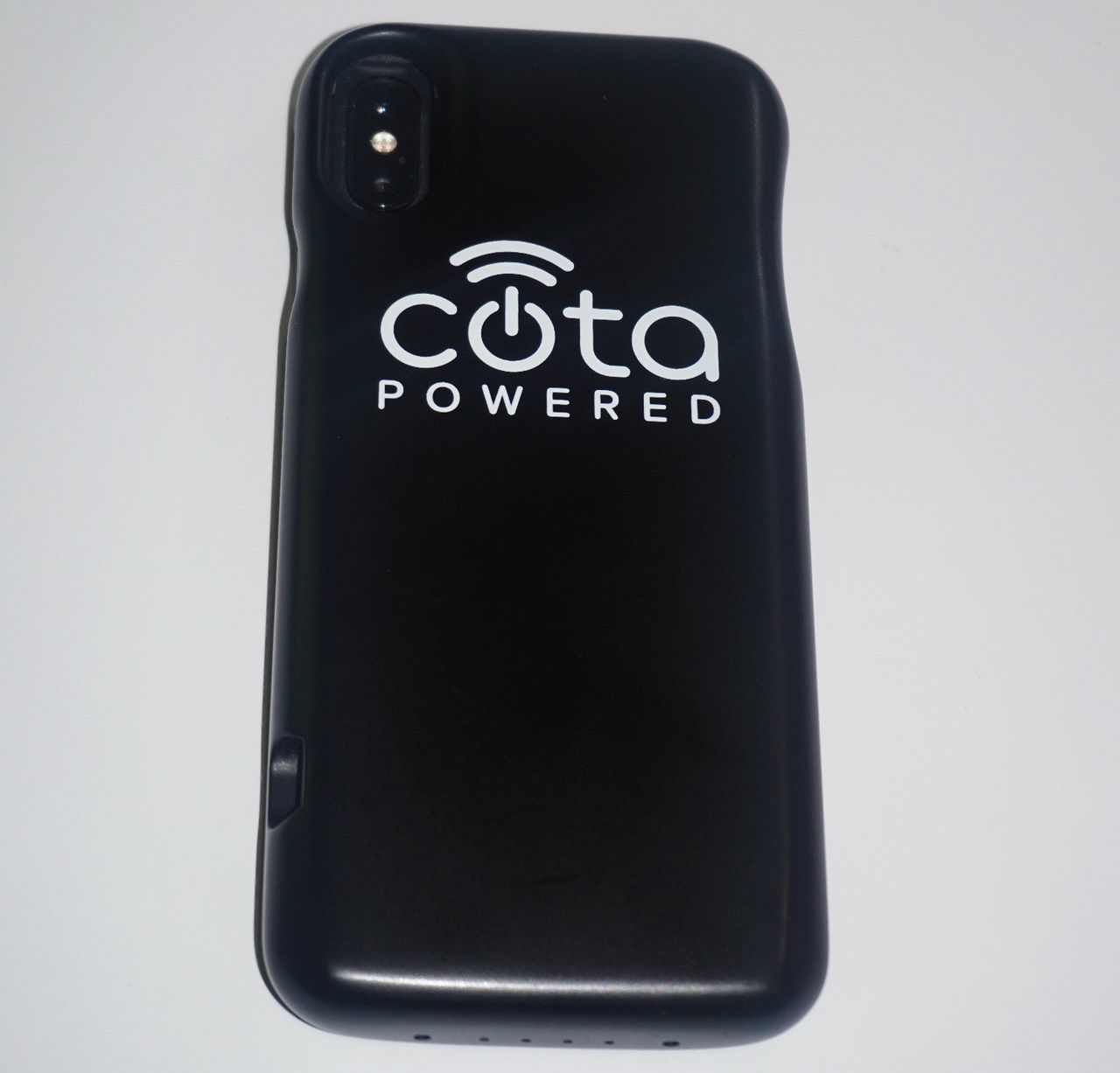 Prototyp obudowy wykorzystującej bezprzewodowe ładowanie na odległość, źródło: Tom's Hardware.