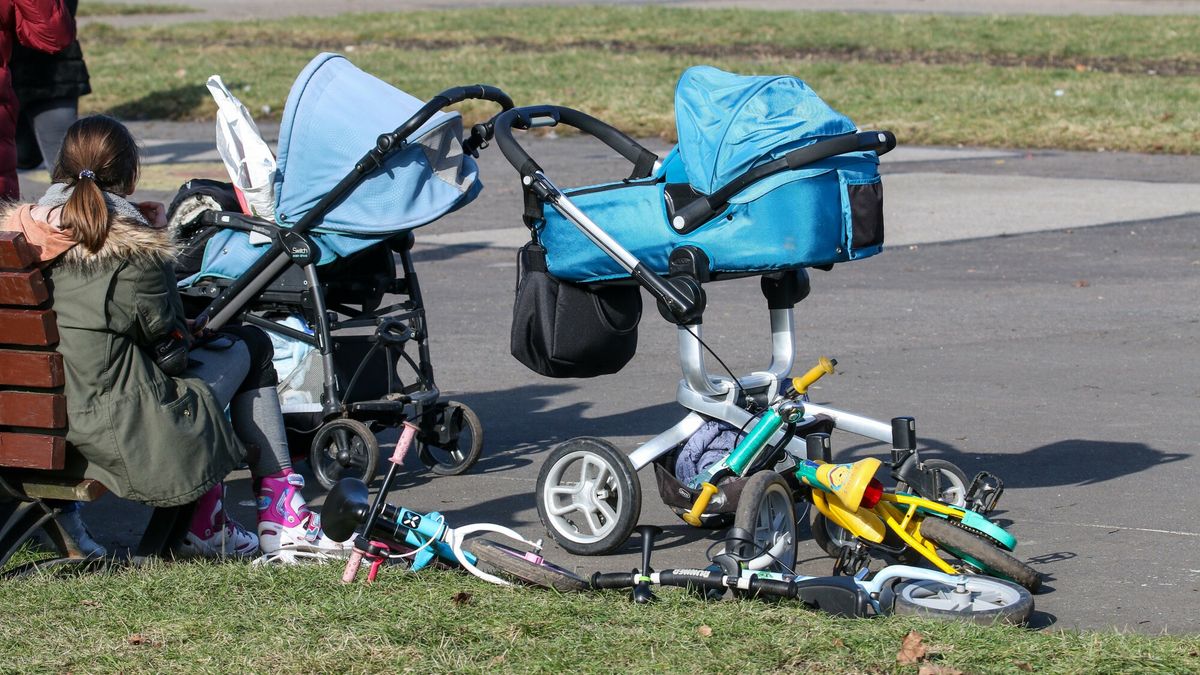 Pierwszy ciep?y weekend na ?l?sku
Fot. Tomasz Kawka/East News Chorzow 16.02.2019 Piekna wiosenna pogoda w polowie lutego zachecila wszystkich do wyjscia z domow,  na rower, rolki i dlugie spacery. Park Slaski w Chorzowie  byl jednym z najchetniej odwiedzanych miejsc w czasie ostatniego weekendu.
TOMASZ KAWKA