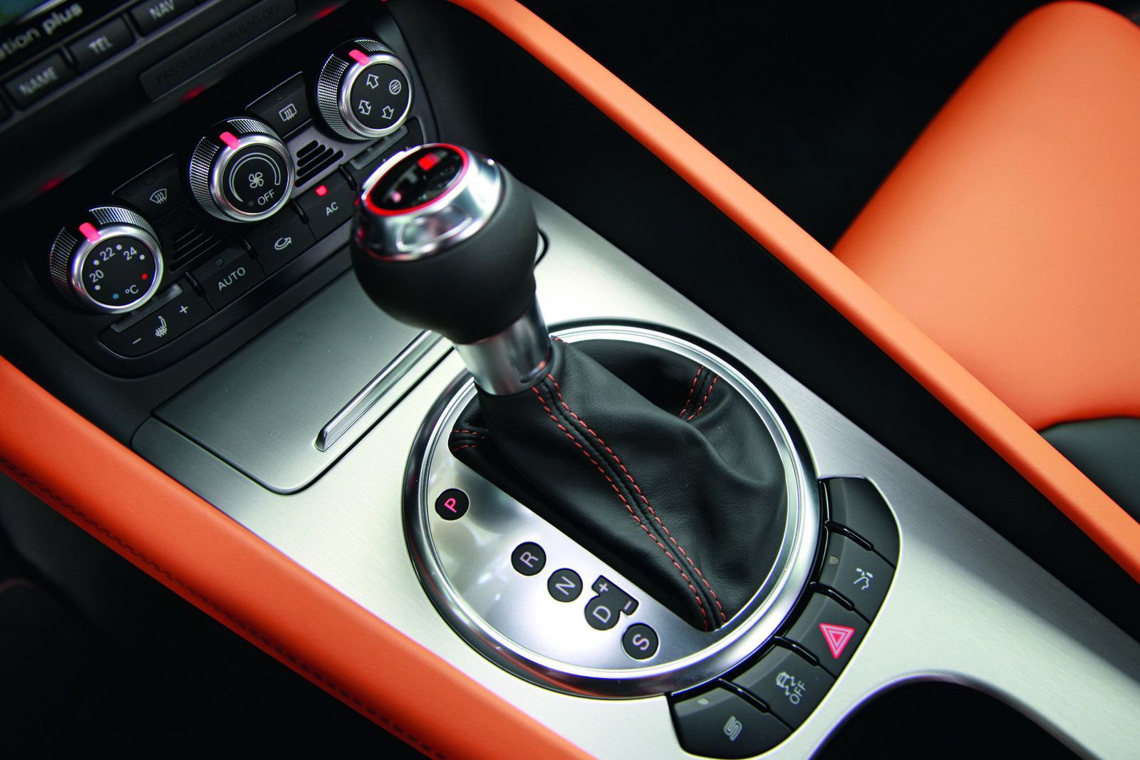 2011-Audi-TTS-11