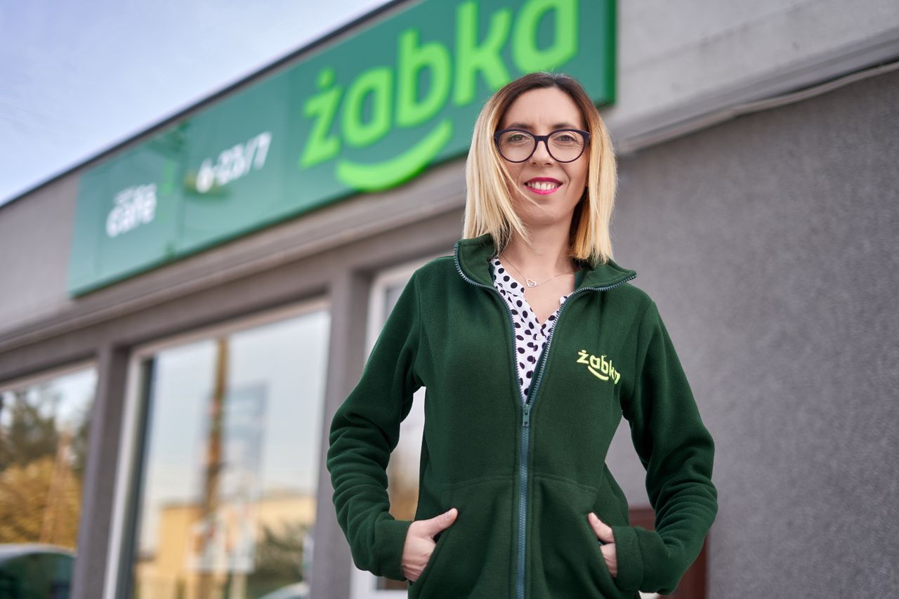 – Lubię być sobie szefem. Lubię sama zarządzać swoim czasem - mówi Alina Kaźmierczak, franczyzobiorczyni prowadząca sklep Żabka od 5 lat. 