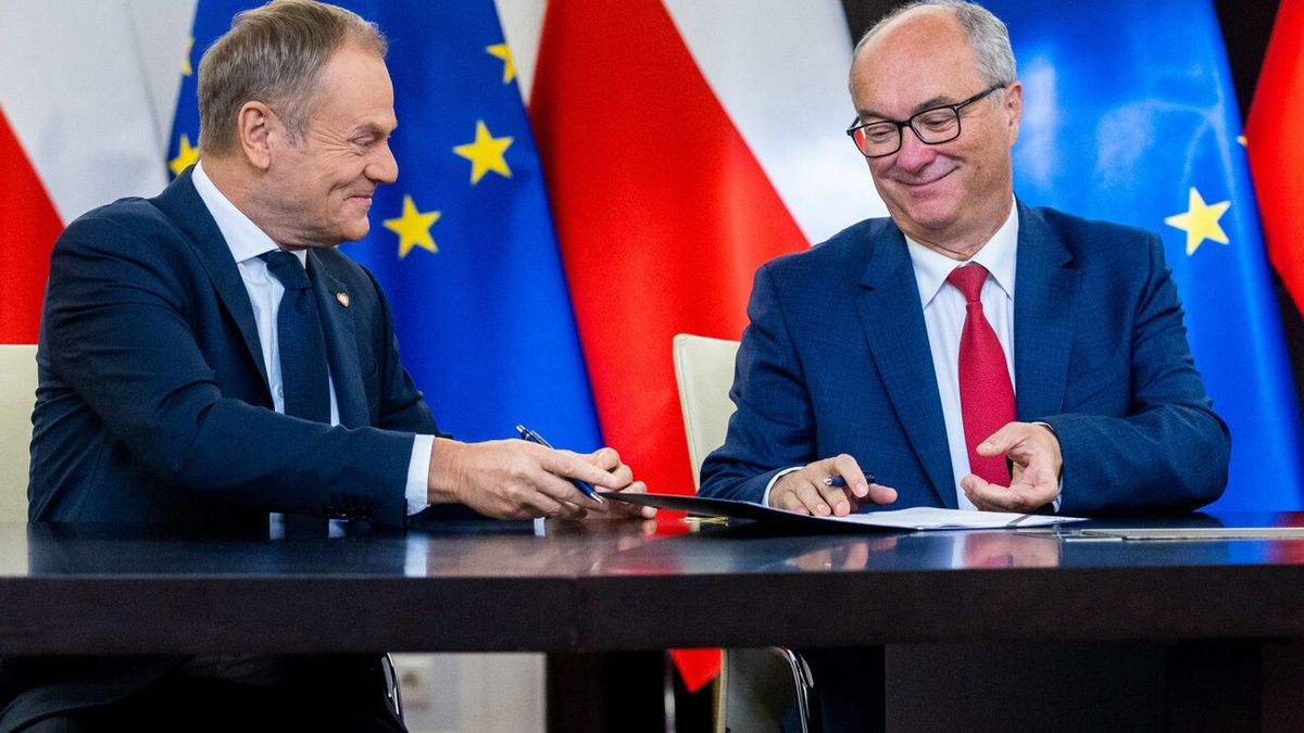 Liderzy opozycji podpisali umow? koalicyjn?10.11.2023 Warszawa Podpisanie umowy koalicyjnej pomiedzy KO, Trzecia Droga i Nowa Lewica fot Andrzej Iwanczuk/REPORTERN/z: Donald Tusk, Wlodzimierz Czarzasty, Robert BiedronAndrzej Iwanczuk/REPORTER