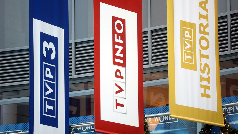 Zmiana w?adz w TVP
Fot. Michal Zebrowski/East News, Warszawa,  20.12.2023. Poznym wieczorem 19 bm. Sejm glosami nowej koalicji rzadzacej przyjal uchwale w sprawie mediow publicznych. Politycy PiS udali sie do siedziby TVP przy ul. Woronicza. Prezes partii zarzadzil calodobowe dziesiecioosobowe dyzury. Tymczasem przed godzina 12:00 minister kultury odwolal wladze mediow publicznych i PAP.
Michal Zebrowski