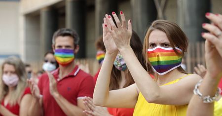 "Strefy wolne od LGBT". Polska bez unijnych pieniędzy? Radni tłumaczą: "Nie dyskryminujemy. Popieramy tylko tradycyjny model rodziny"