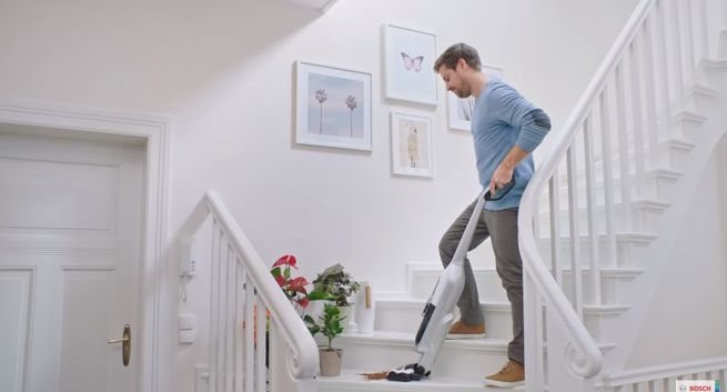 Dziecięce figle w reklamie odkurzaczy bezprzewodowych Bosch