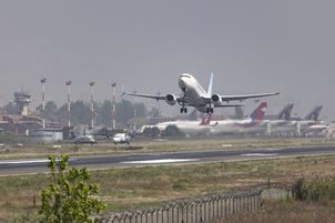 "Historyczny błąd". Linie lotnicze reagują na decyzję Brukseli