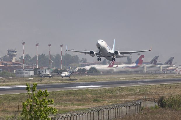 "Historyczny błąd". Linie lotnicze reagują na decyzję Brukseli