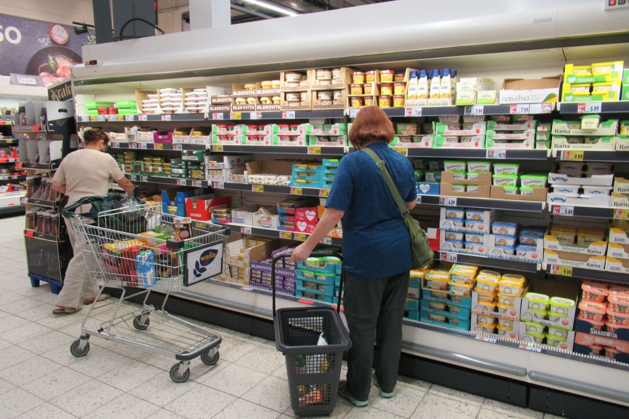 Konsumpcja mocno wyhamowuje. Nowe dane GUS