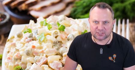 Tomasz Strzelczyk pokazał, jak robi sałatkę jarzynową. Główny składnik podzielił Polaków
