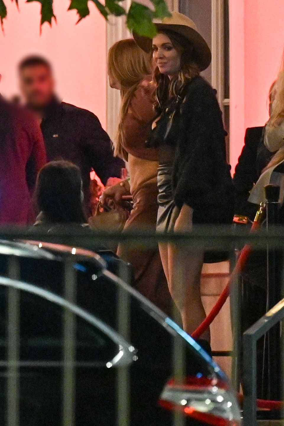 Anna Wendzikowska pod klubem nocnym