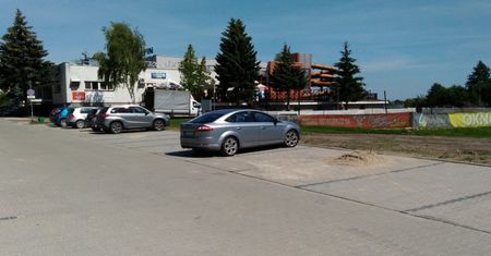 Nowy parking przy pływalni Delfin