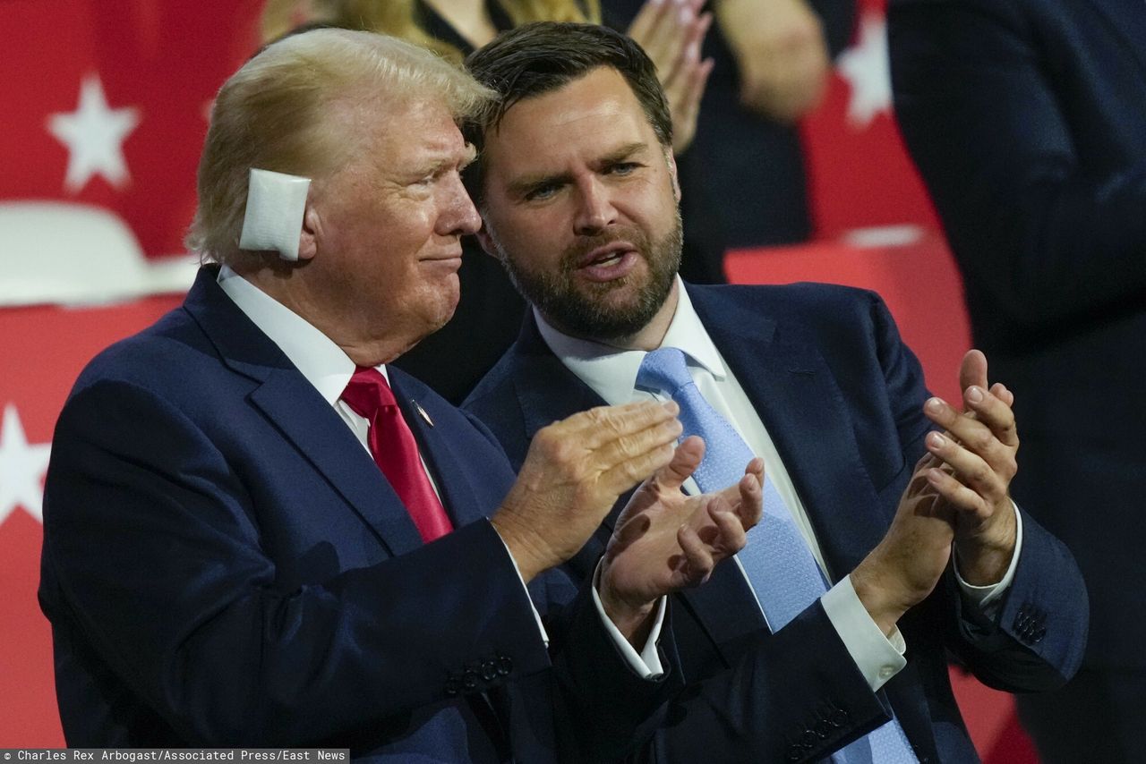 Republican Convention in Milwaukee In the photo, Donald Trump talks to vice-presidential candidate JD Vance