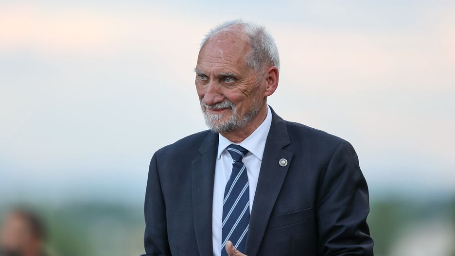 Antoni Macierewicz
Art Service
pary prezydenckiej, pogrzebu, polityk, rocznica, samoch�d, w Krakowie, wawel, katastrofie lotniczej, Smole�skiem, portret