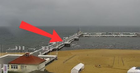 Kamera pokazała molo w Sopocie o 8:21 rano w niedzielę. Co za scena