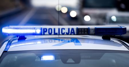 Pijana matka jechała po telefon. W aucie małe dzieci