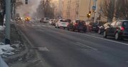 Pożar samochodu na ul. Grochowskiej. Są utrudnienia w ruchu