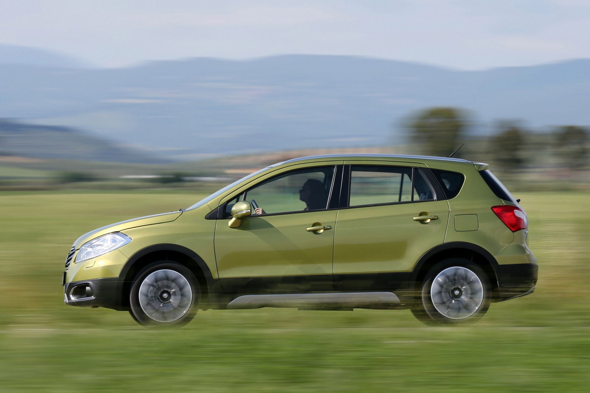 Projektanci Suzuki SX4 S-Cross tak bardzo nie mieli pomysłu na wygląd drugiej generacji, że odrysowali linię Nissana Qashqaia i dla niepoznaki zmienili kilka fragmentów.