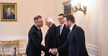 PiS nie składa broni. Gra na przyspieszone wybory