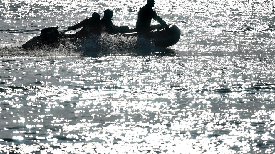 s�u�by ratownicze
Piotr Polak
450 m, 6 6., metr�w, motor�wka, na wodzie, p�ywanie, ponton, przeprawa, ratownicy, ratownicy wodni, rywalizacja, rzeka, skuter wodny, s�u�by ratownicze, VI, wis�a, woda, wodne pogotowie ratunkowe, wp�aw, zawody, zima, zimowa