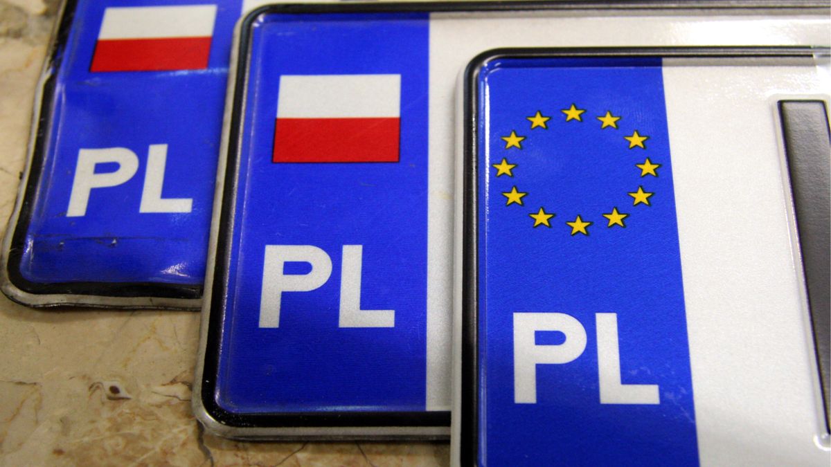 Minister Andrzej Adamczyk zapowiedział wprowadzenie nowych tablic rejestracyjnych