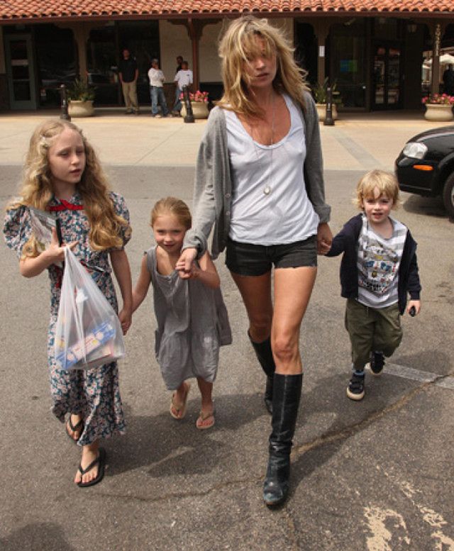 Kate Moss z dzieciakami