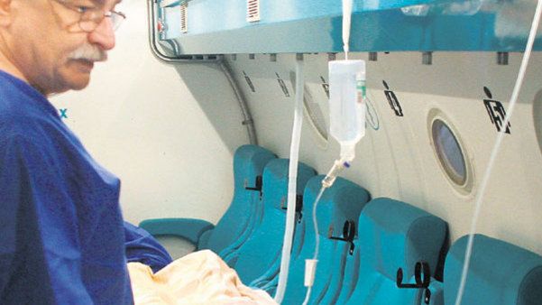 Wnuczka i dziadek przeszli w niedzielę półtoragodzinny zabieg