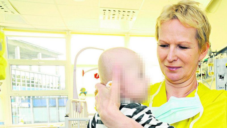 Marta Stachowska, pielęgniarka edukacyjna, i Pawełek