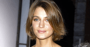 Renata Kaczoruk na Elle Style Awards 2015 do klasycznych spodni dobrała szaloną bluzkę [GALERIA]