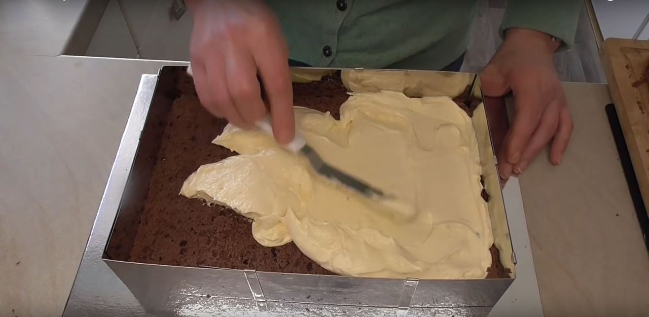 Ciasto na Wielkanoc - przygotowanie - Pyszności; Foto kadr z materiału na kanale YouTube Opolanka Kasia w Kuchni