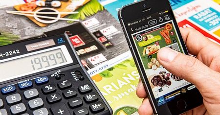 Większość Polaków nie ogranicza reklam na smartfonach. Twierdzą, że blokady niewiele dają