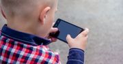 Rodzice wymagają od dzieci, by wiedziały, kiedy odłożyć telefon. Sami mają z tym problem