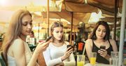Eksperyment z jedzeniem i smartfonem. Zgadnij, co było ważniejsze