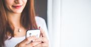 Wychodzisz z domu i wyłączasz internet w telefonie? Nie musisz tego robić, ale…