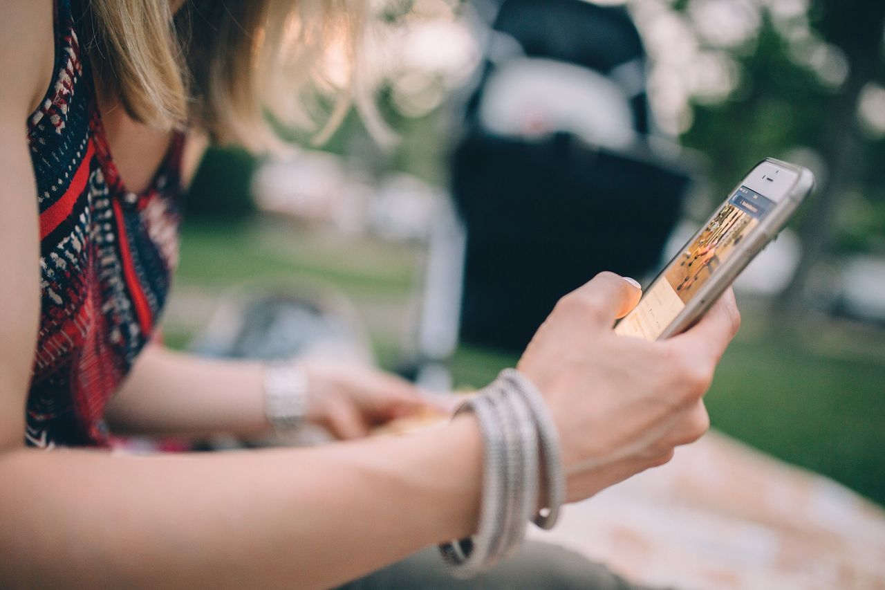 Ponad 4 godziny dziennie w internecie – oto styl życia polskich nastolatków