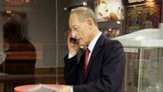 Tym, którzy nie będą mogli się rozstać z telefonem pozostanie teatralny bufet