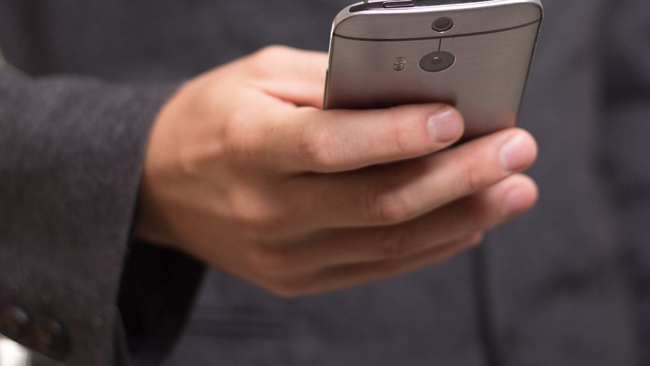 Cały procederem opierał się na wirusie umieszczonym w bezpłatnej aplikacji