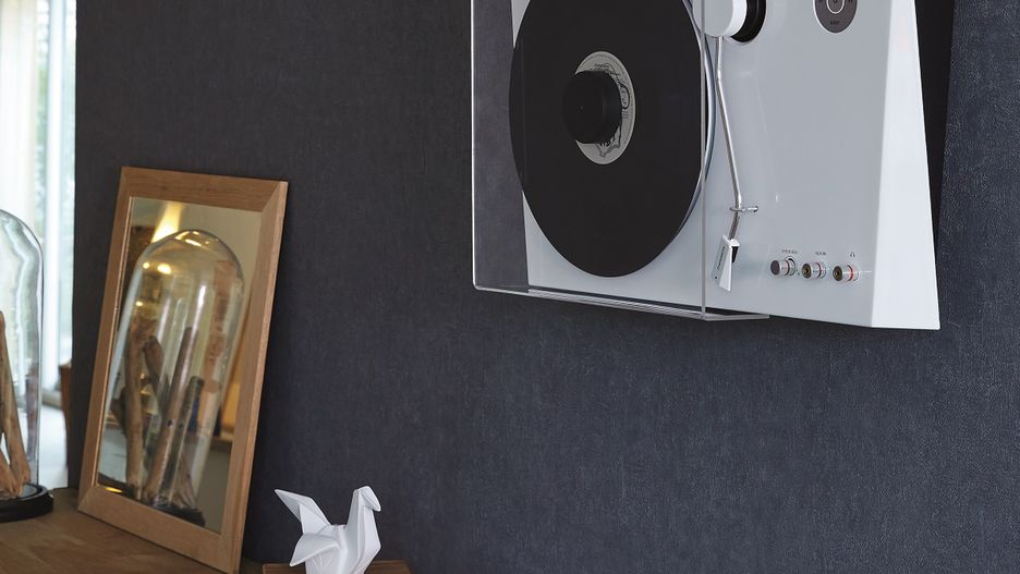 Tak, ten gramofon wisi na ścianie