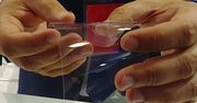 Z tą folią smartfon staje się dwa razy mocniejszy. To dzieło polskiej firmy