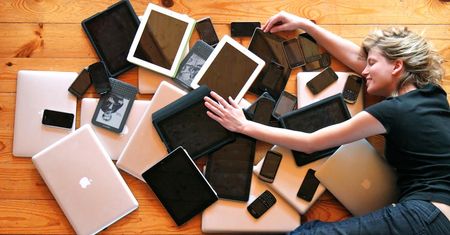 Nowa technologia wpływa negatywnie na nasz mózg. Winę ponosimy my sami
