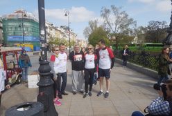 Elegancki do samego końca. Andrzej Halicki pobiegł w spodniach od garnituru