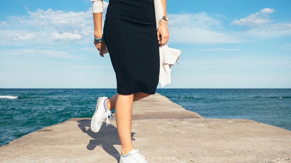 W dopasowanej spódnicy midi możesz jechać na wycieczkę lub założyć do pracy