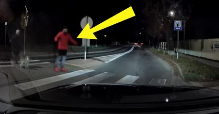 Było już ciemno. Pieszy nagrany. Nie do wiary, co zrobił