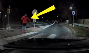 Było już ciemno. Pieszy nagrany. Nie do wiary, co zrobił