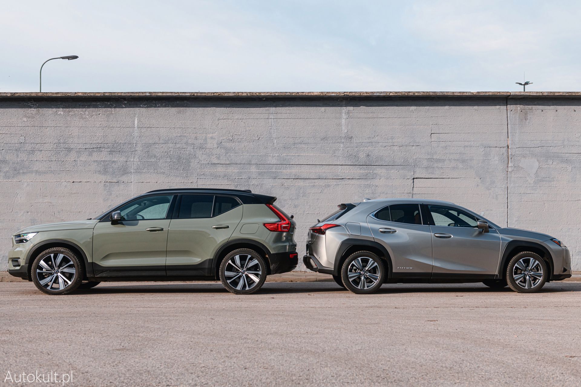 Volvo XC40 P8 Recharge (2022) vs Lexus UX 300e (2022)