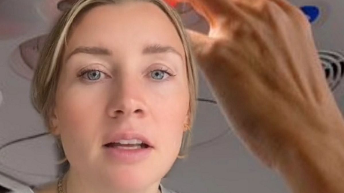 Kat Kamalani pracowała jako stewardesa przez 6 lat