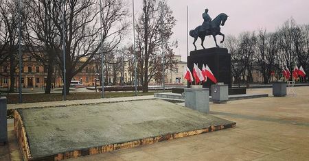 Błąd ortograficzny na nowym Pomniku Nieznanego Żołnierza
