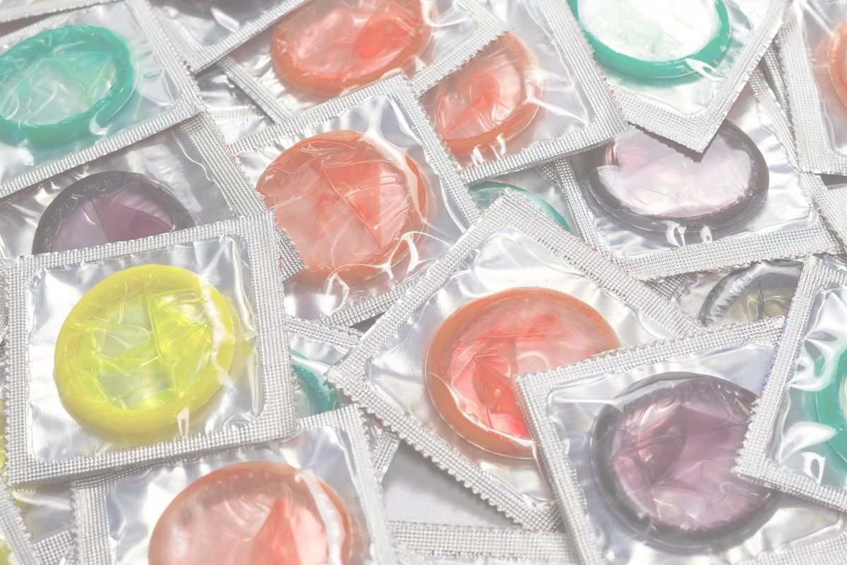 Prezerwatywy dla osób poniżej 18 r. ż. Prawnik nie ma wątpliwości