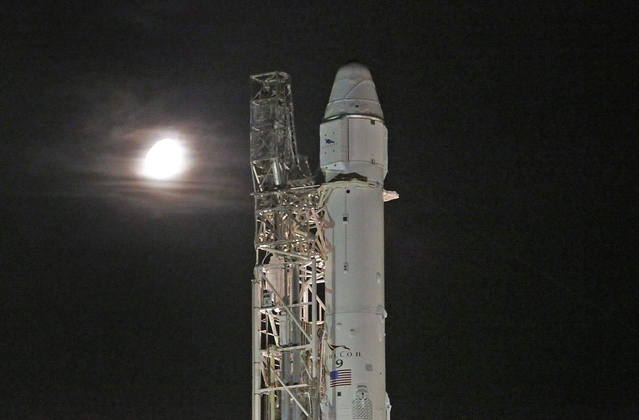 SpaceX może mieć rywali w wyścigu na Księżyc. NASA rozważa taką możliwość